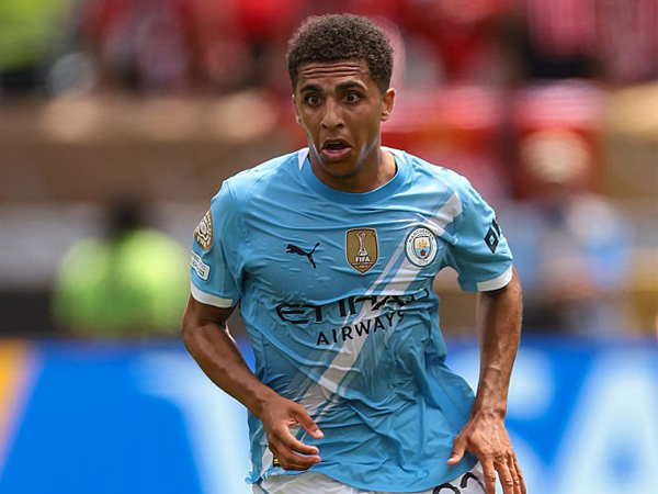 Manchester City Tolak Tawaran Nottingham Forest untuk Rico Lewis